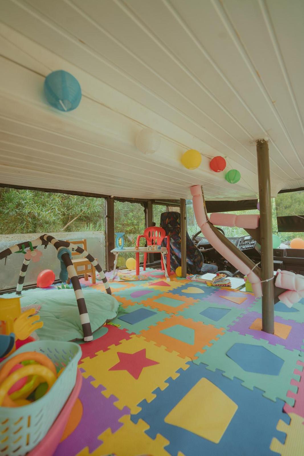 The Amazing Inacio Bus Converted Home Sintra Exterior photo