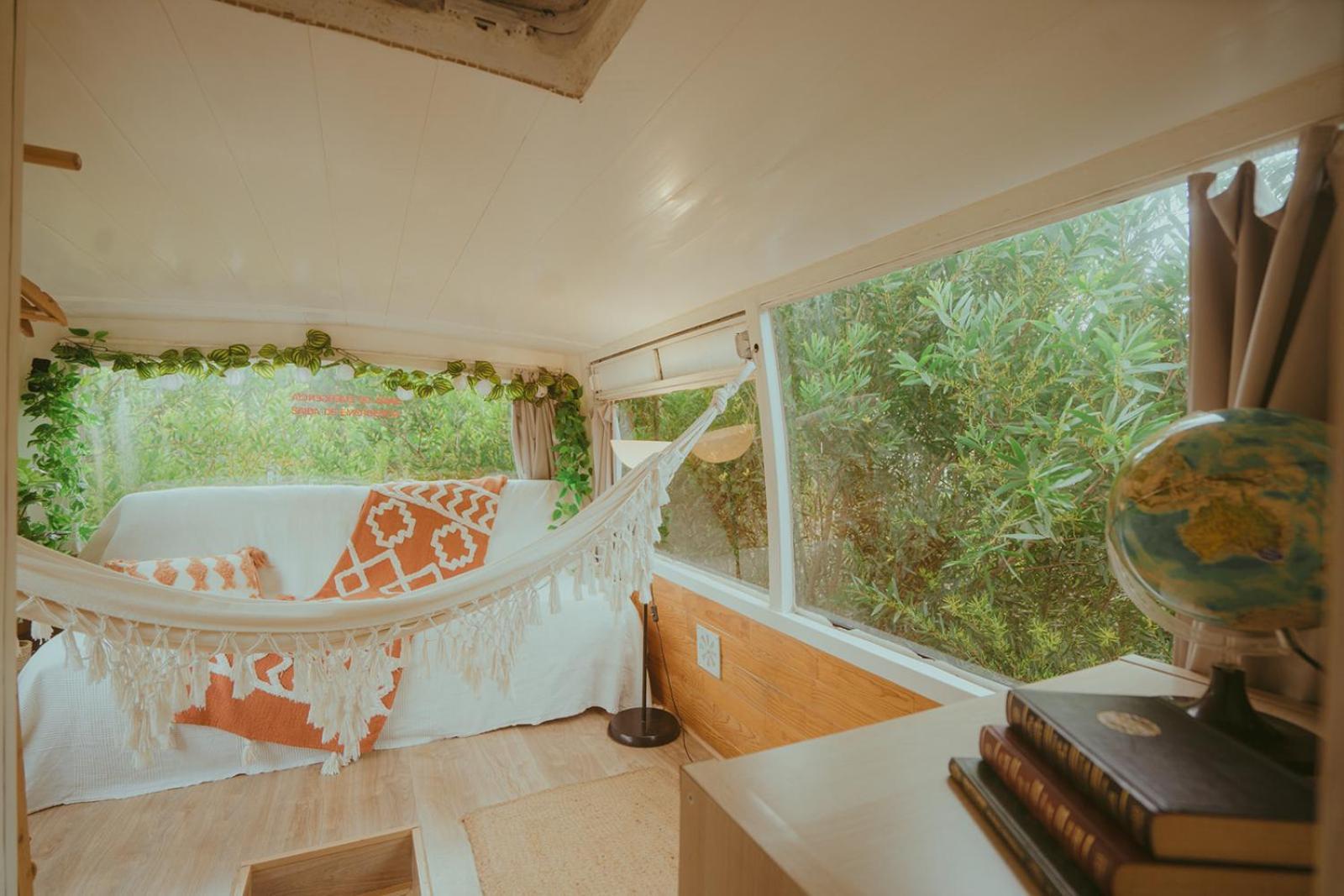 The Amazing Inacio Bus Converted Home Sintra Exterior photo