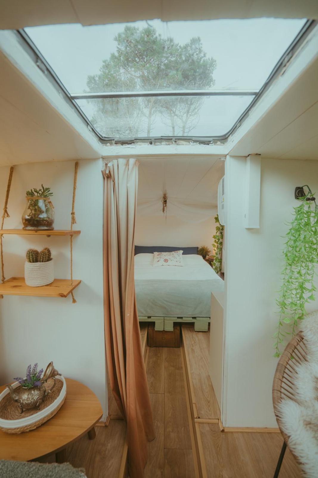 The Amazing Inacio Bus Converted Home Sintra Exterior photo