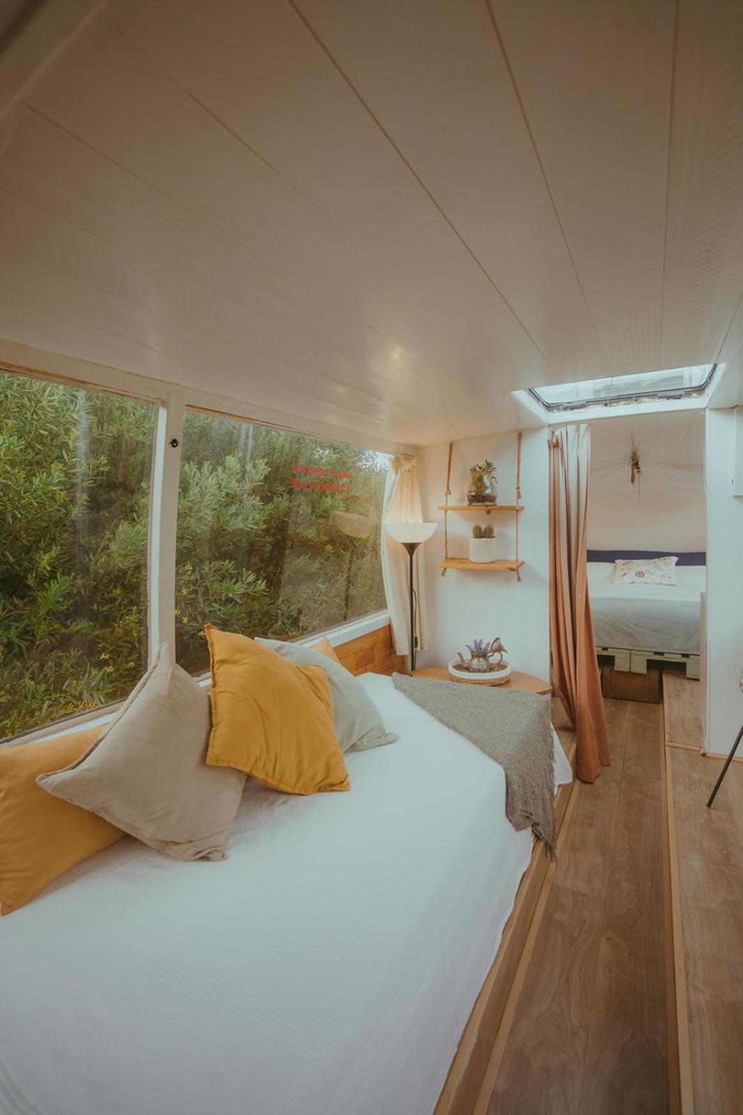 The Amazing Inacio Bus Converted Home Sintra Exterior photo