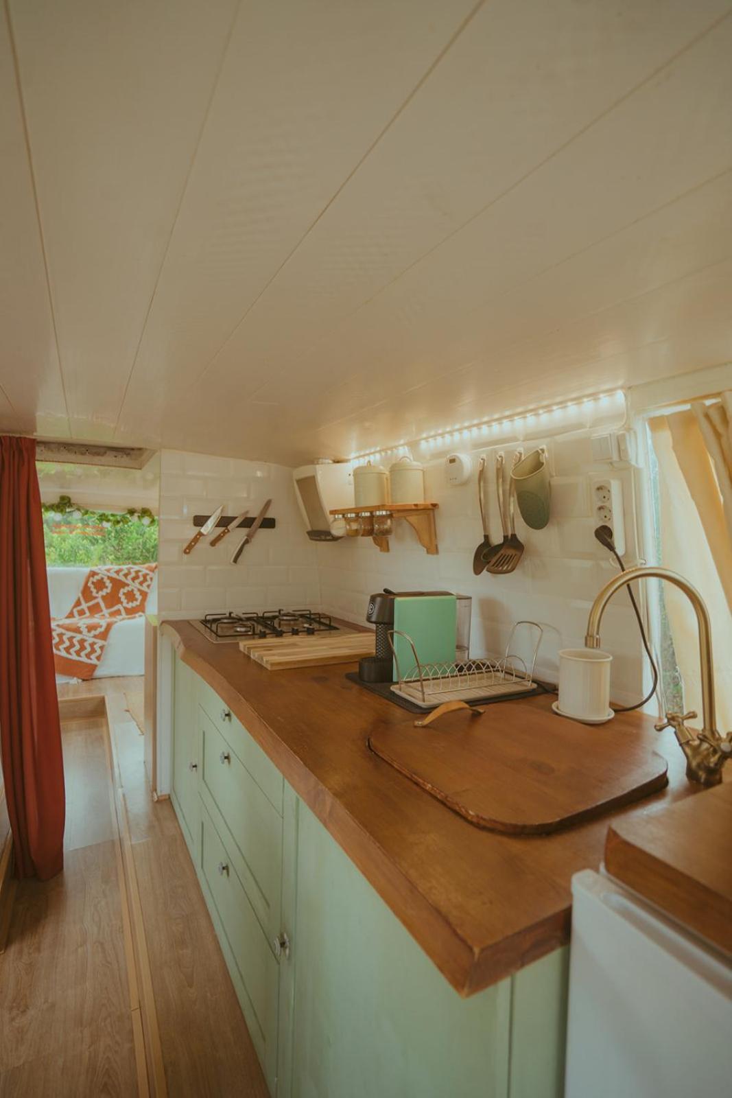 The Amazing Inacio Bus Converted Home Sintra Exterior photo