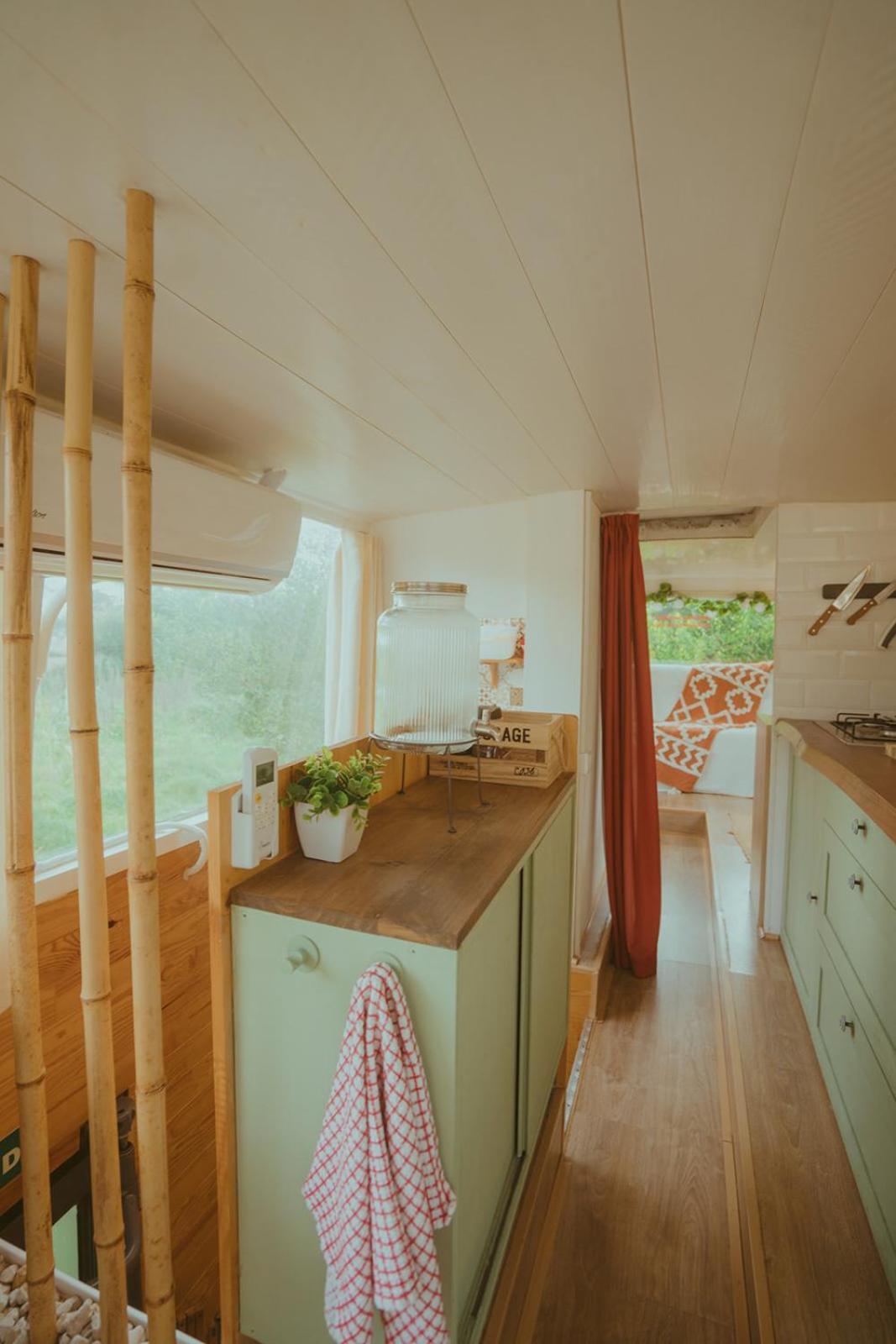 The Amazing Inacio Bus Converted Home Sintra Exterior photo